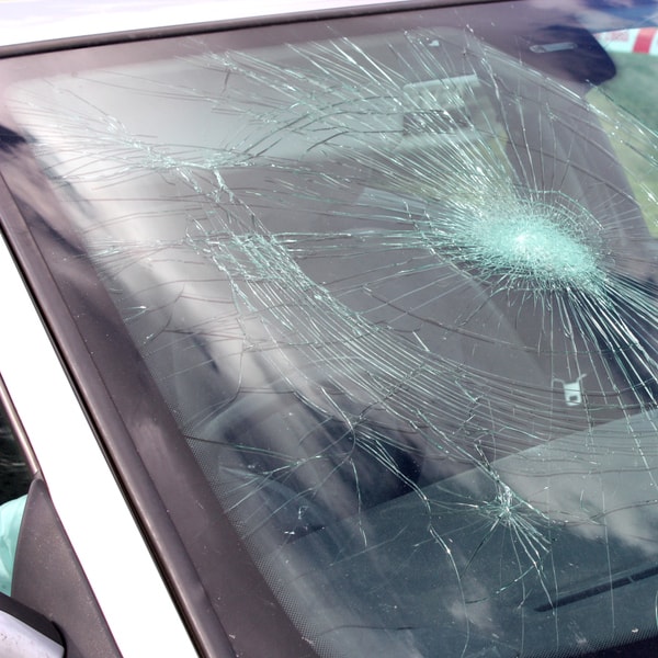 which auto glass replacement service to call and how much does it cost to fix broken windshield  in Arizona